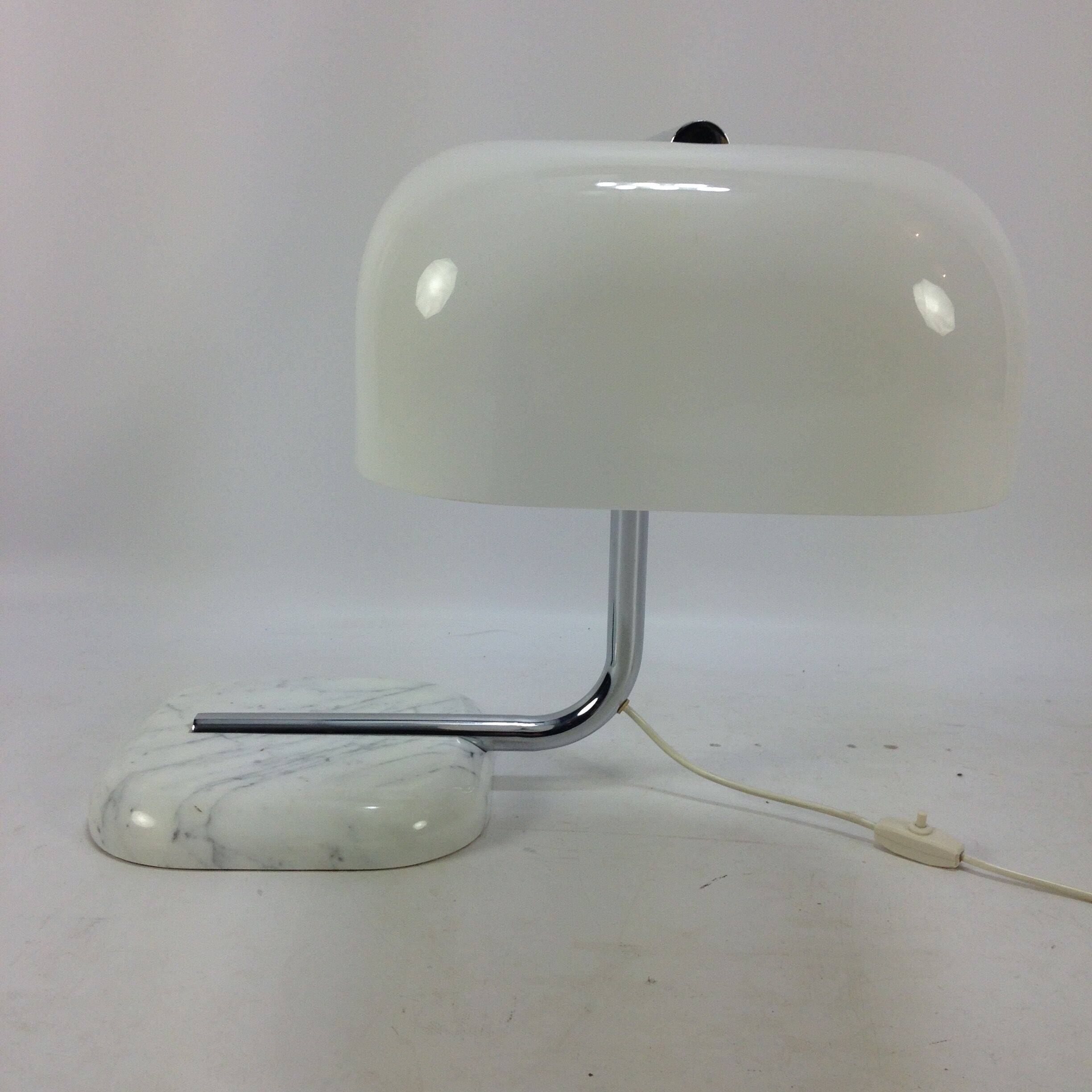 Guzzini table lamp with marble foot, 1970