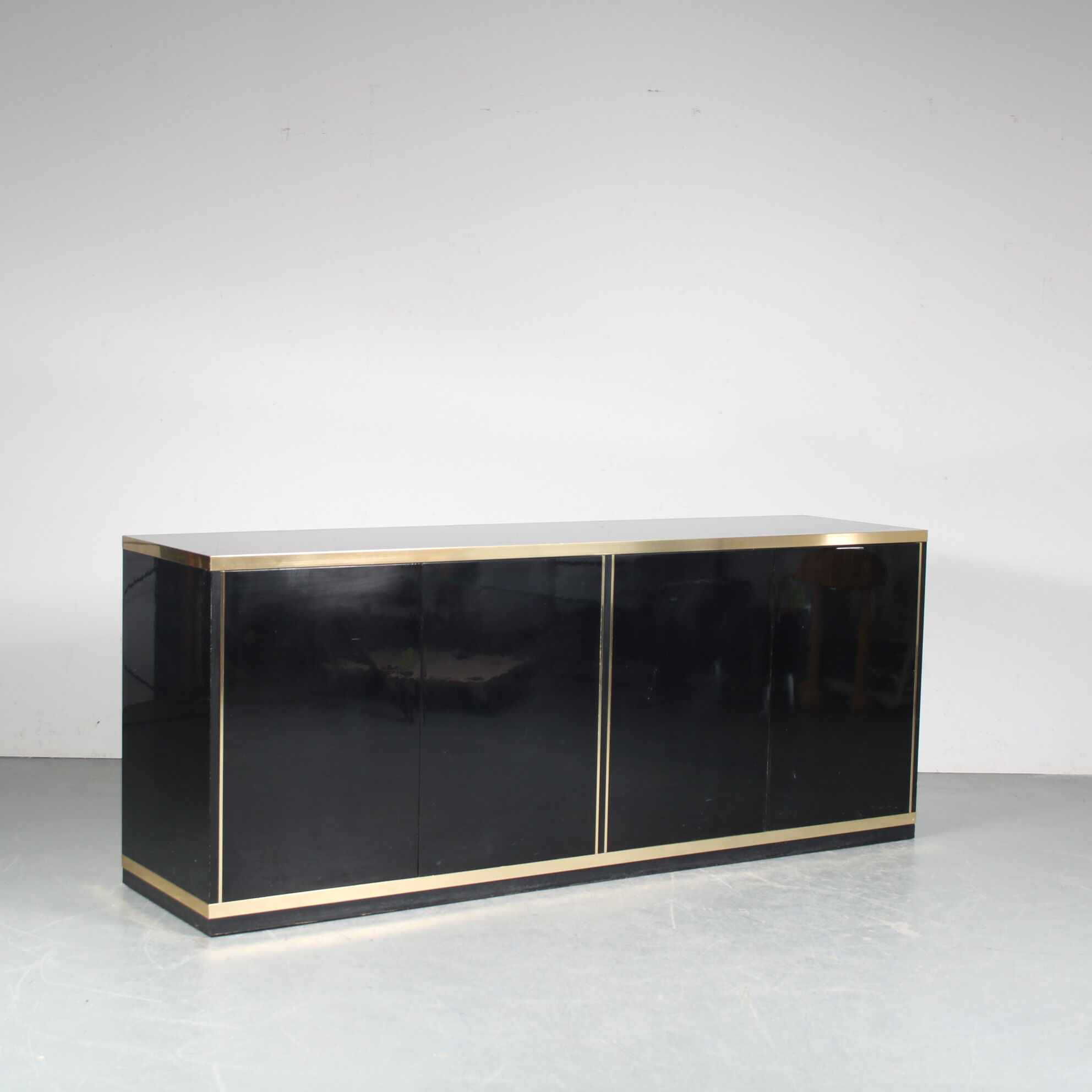 1970s Glossy Italian sideboard