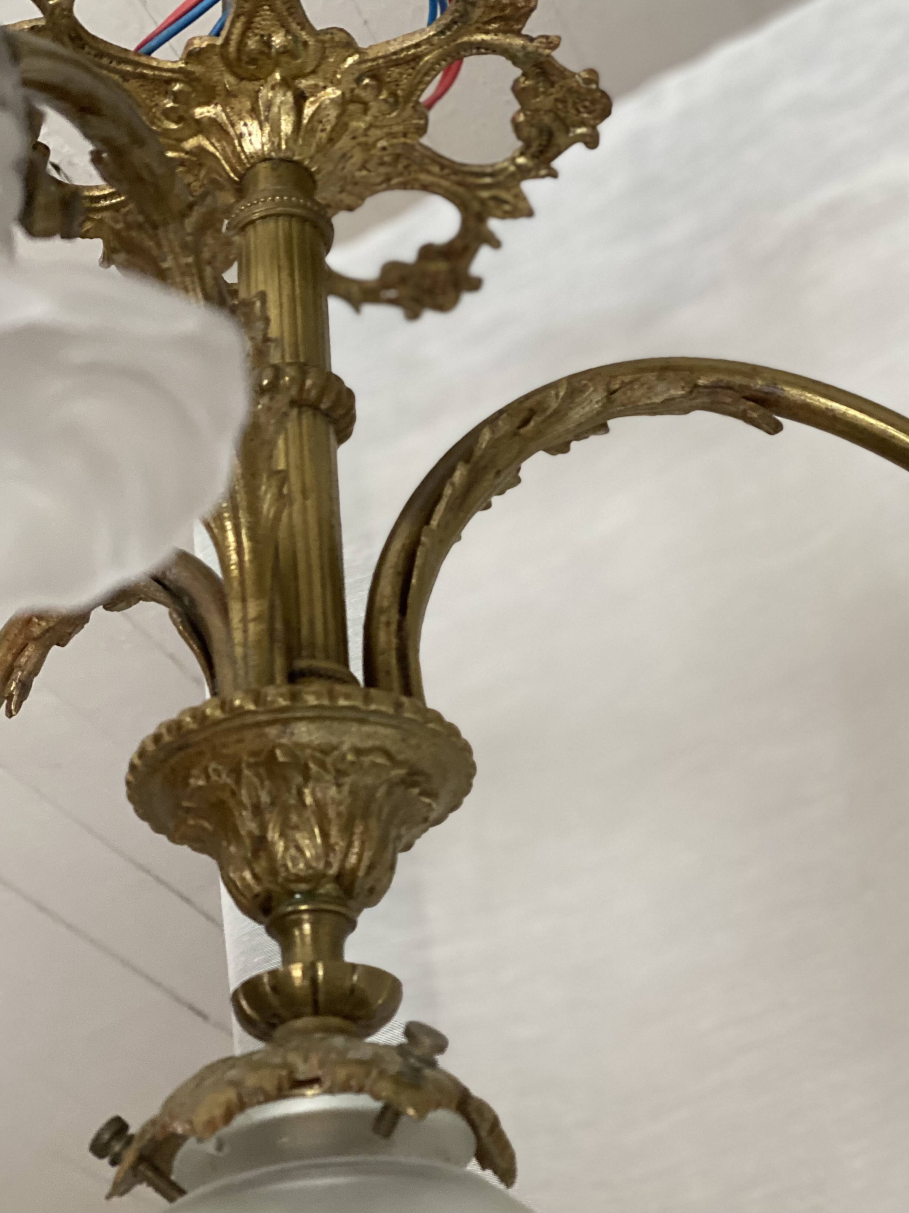 Fine gilded bronze lustre from the late 19th century.