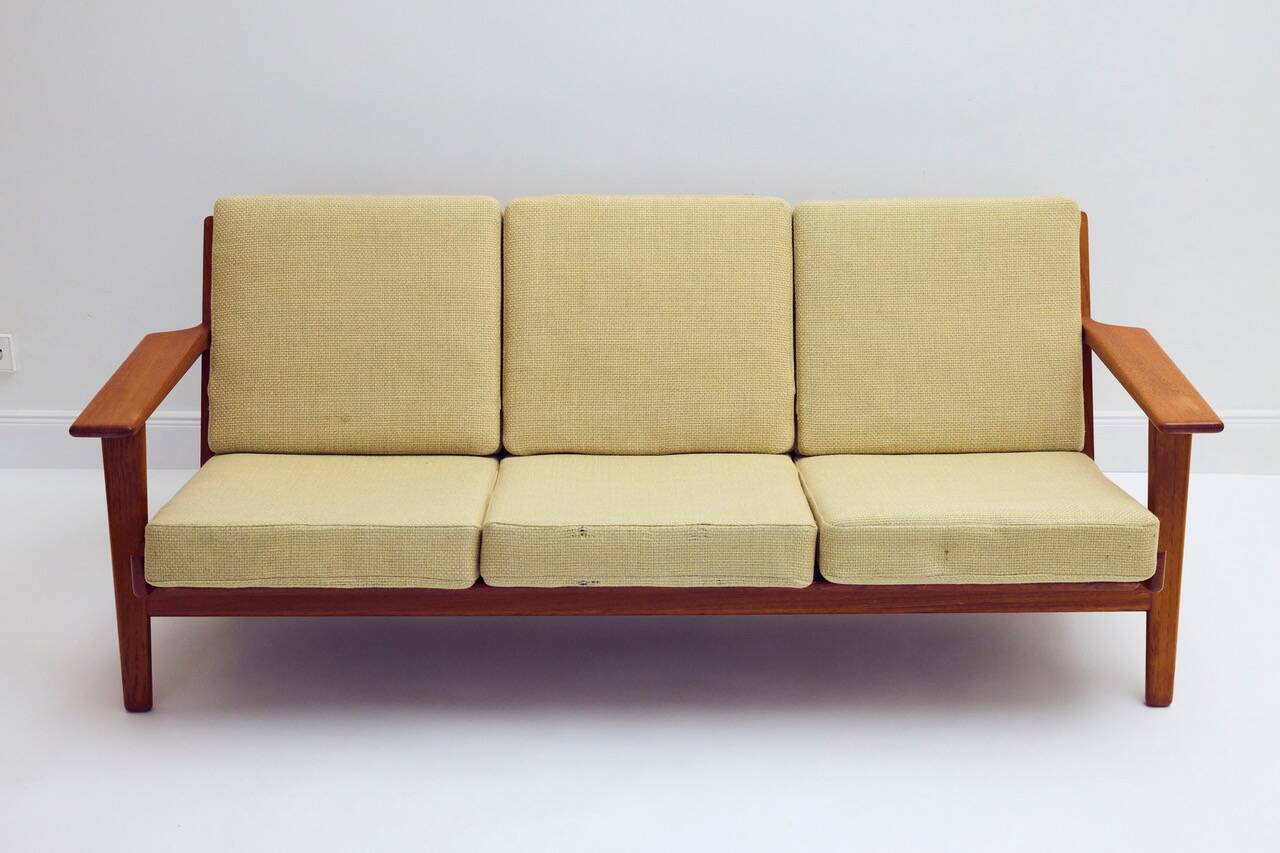 3 seater sofa by Hans Wegner for Getama, modell GE 290 in teak