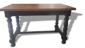 Table basse en bois, pieds noirs