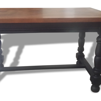 Low wooden table, black feet