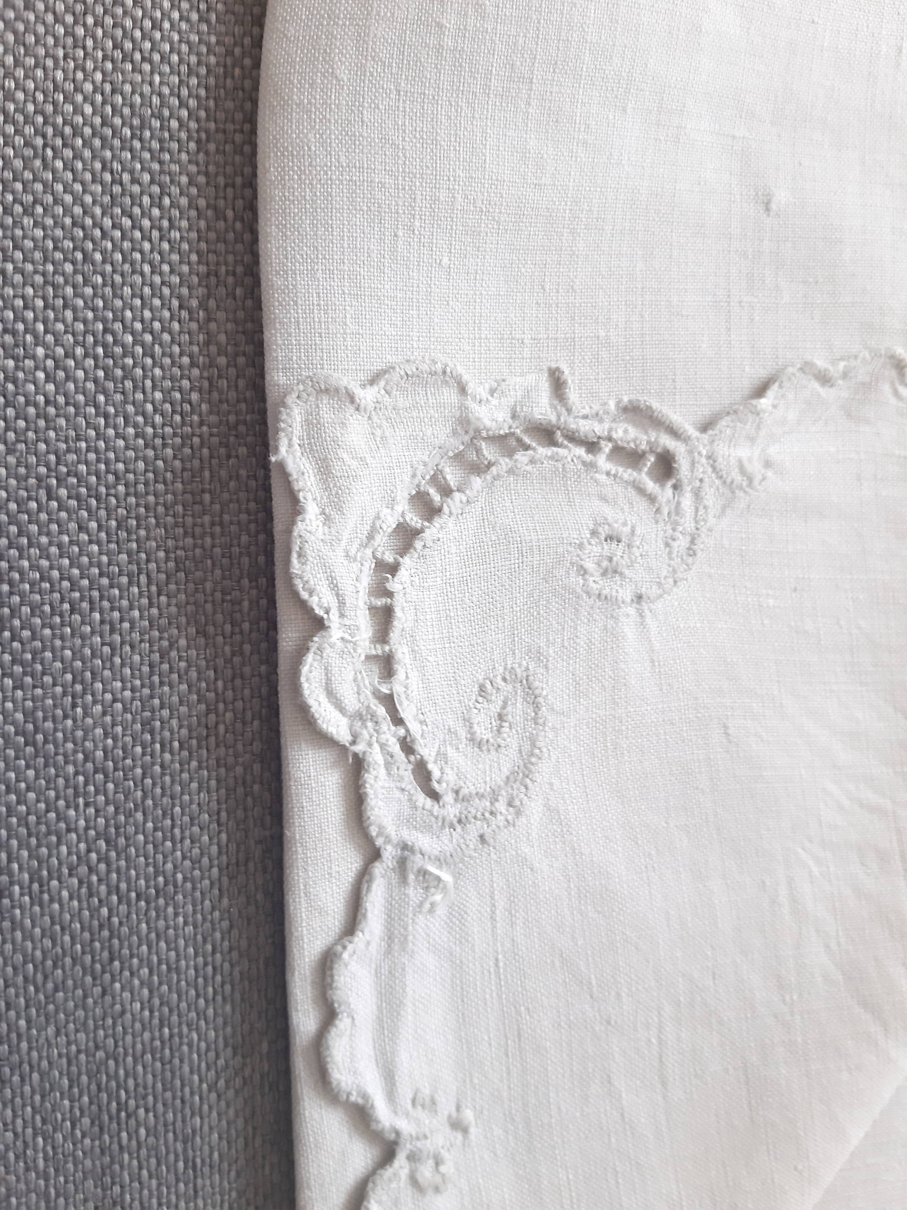 Towels/ 4 tea towels