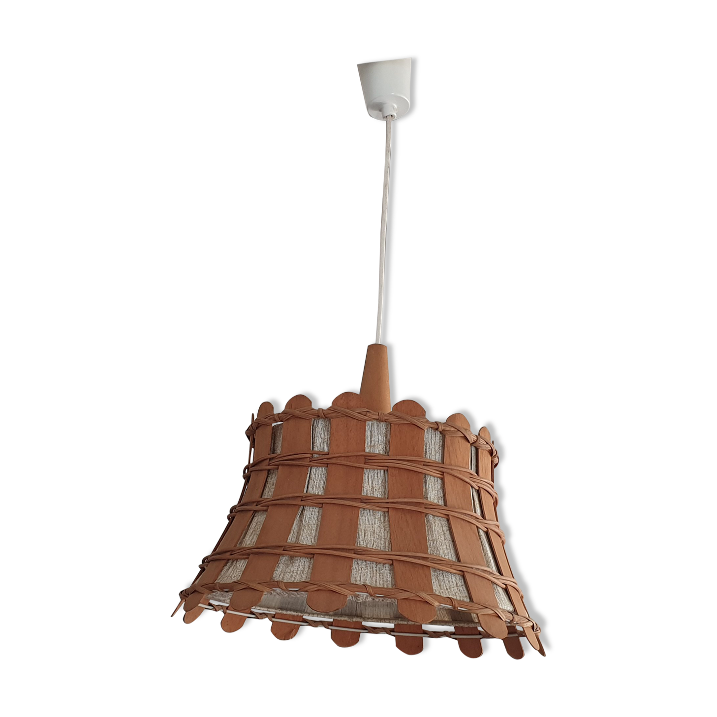 Rattan and wood suspension