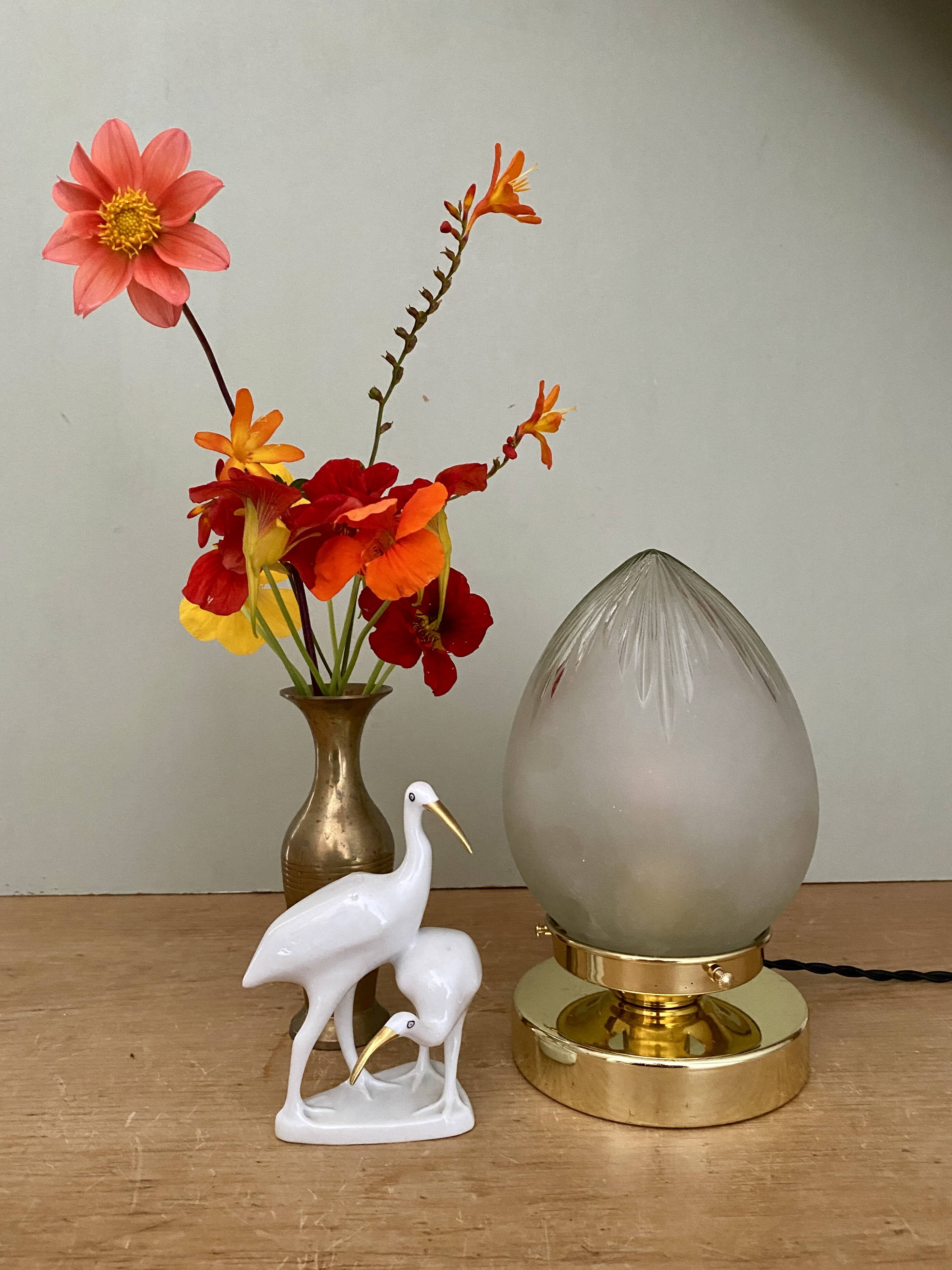 Vintage art deco globe table lamp in frosted glass