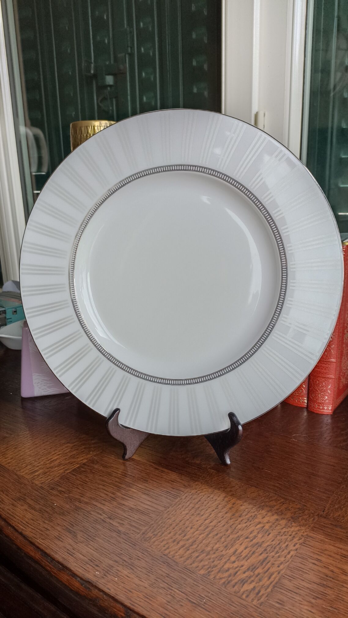 Guy Degrenne serving dish in Limoges porcelain, Venice Day Platinum