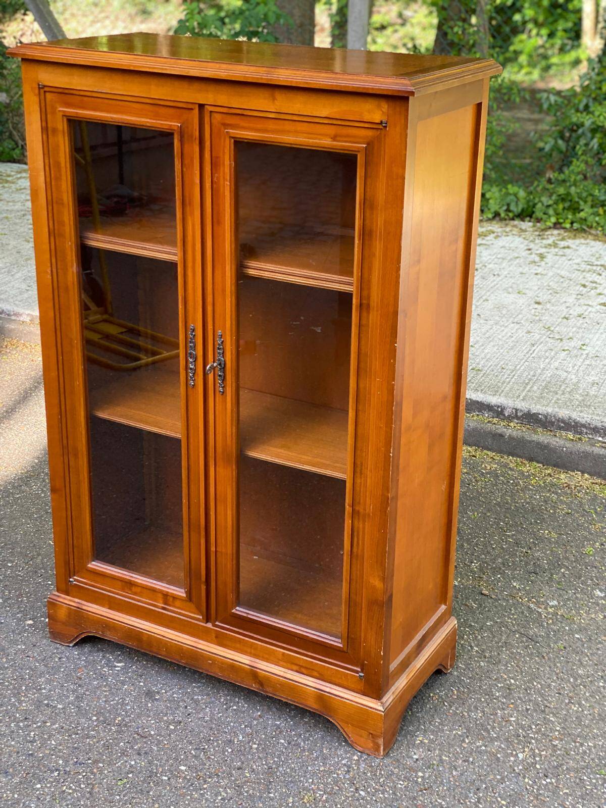 Louis Philippe display cabinet made of solid wood from the 1960s.