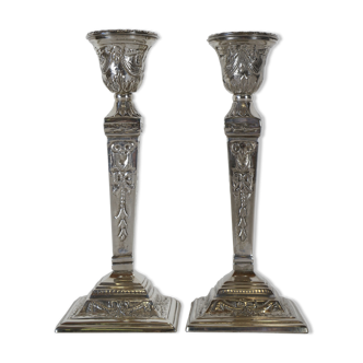 Paire de chandeliers plaqués argentés avec décor gravé vintage