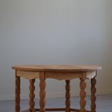Round modern Danish brutalist coffee table/sofa in solid oak, 1960s.
