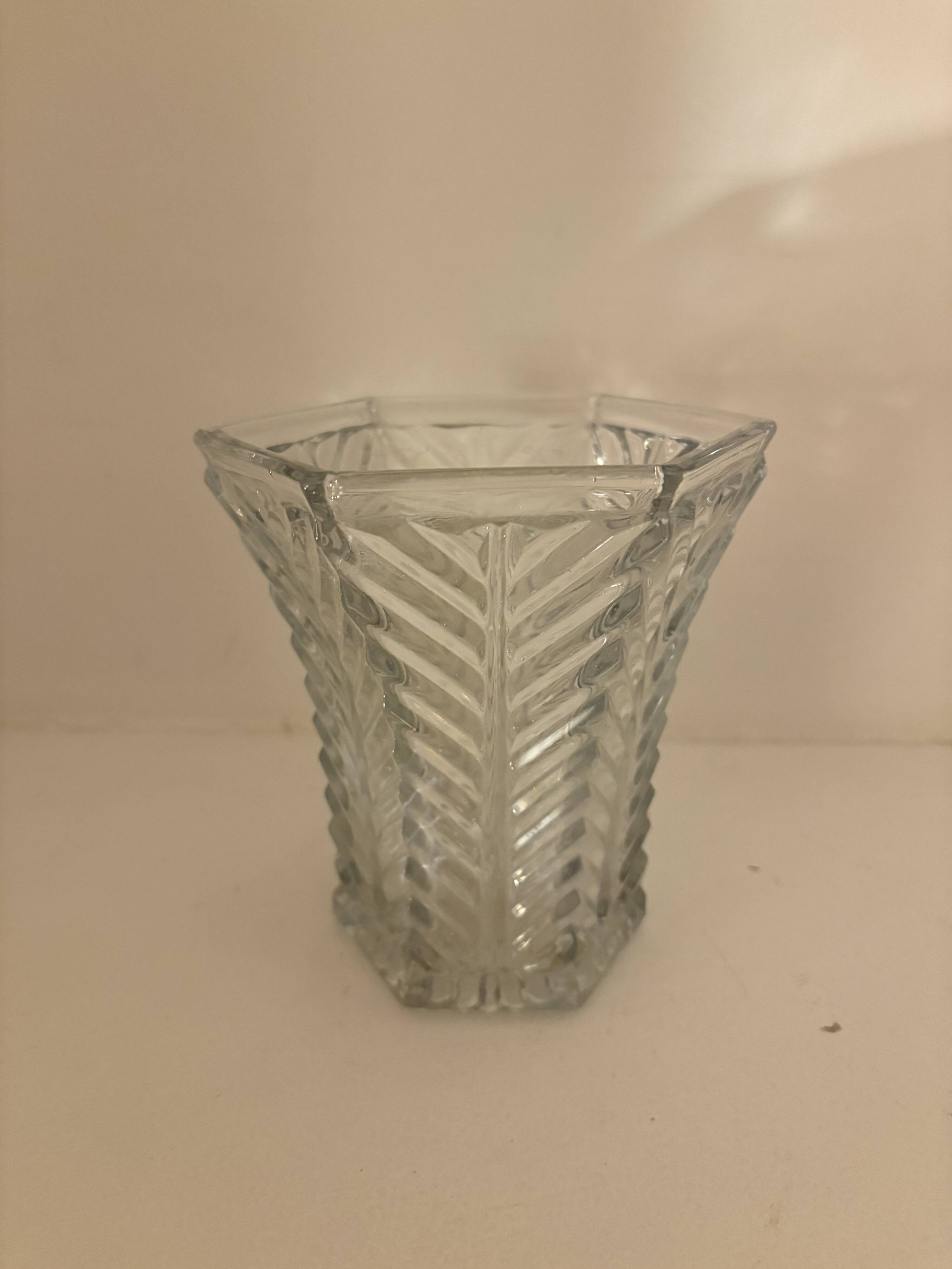 set of 17 decorative items