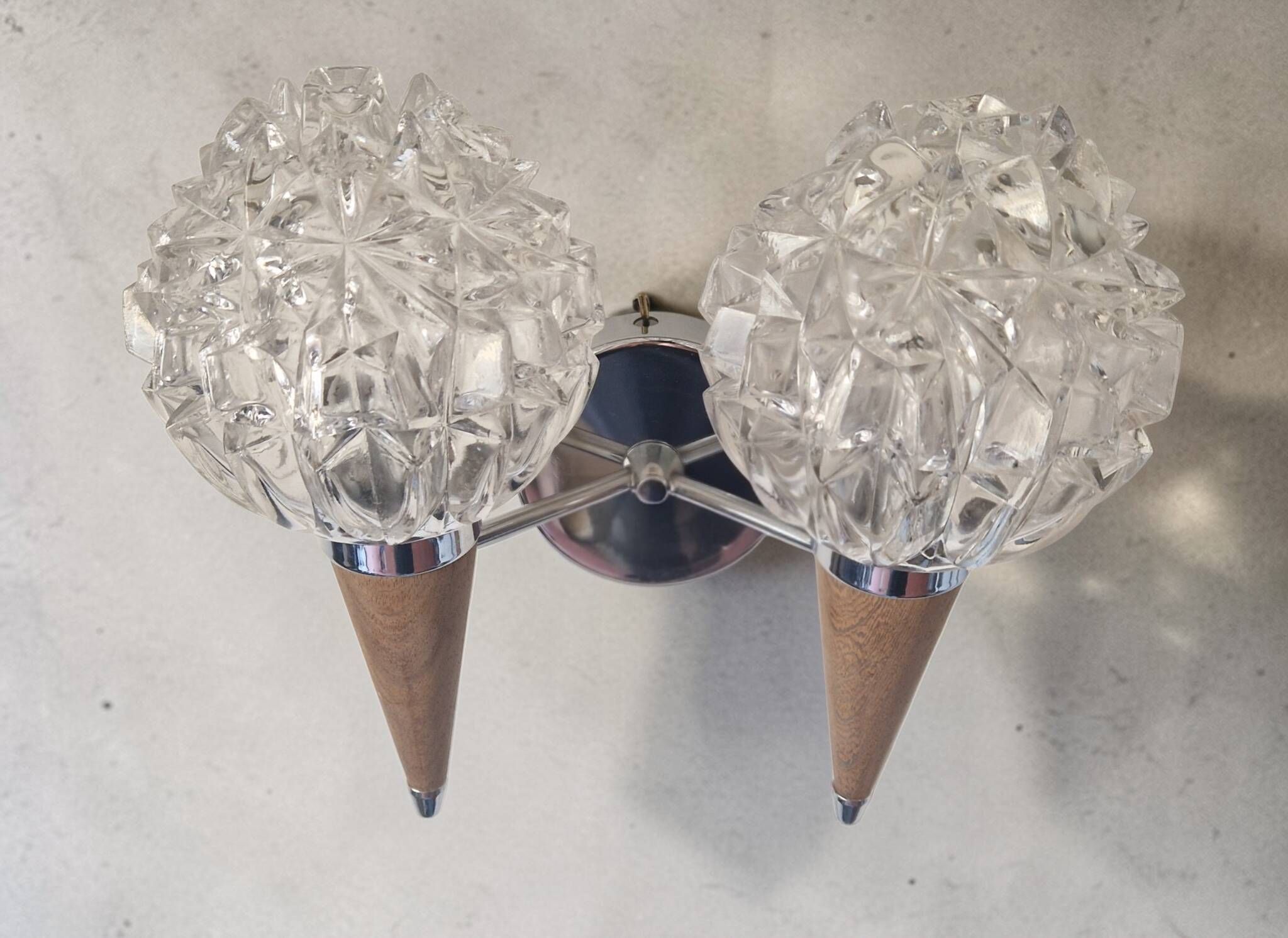 Double wall lamp in Scandinavian style - moulded glass and teak - 1960