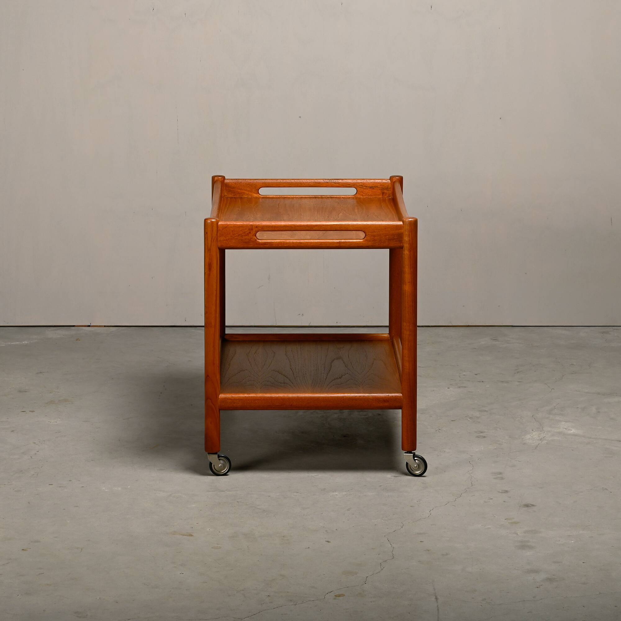 Hans J. Wegner AT-45 Trolley en teck pour Andreas Tuck et Illums Bolighus