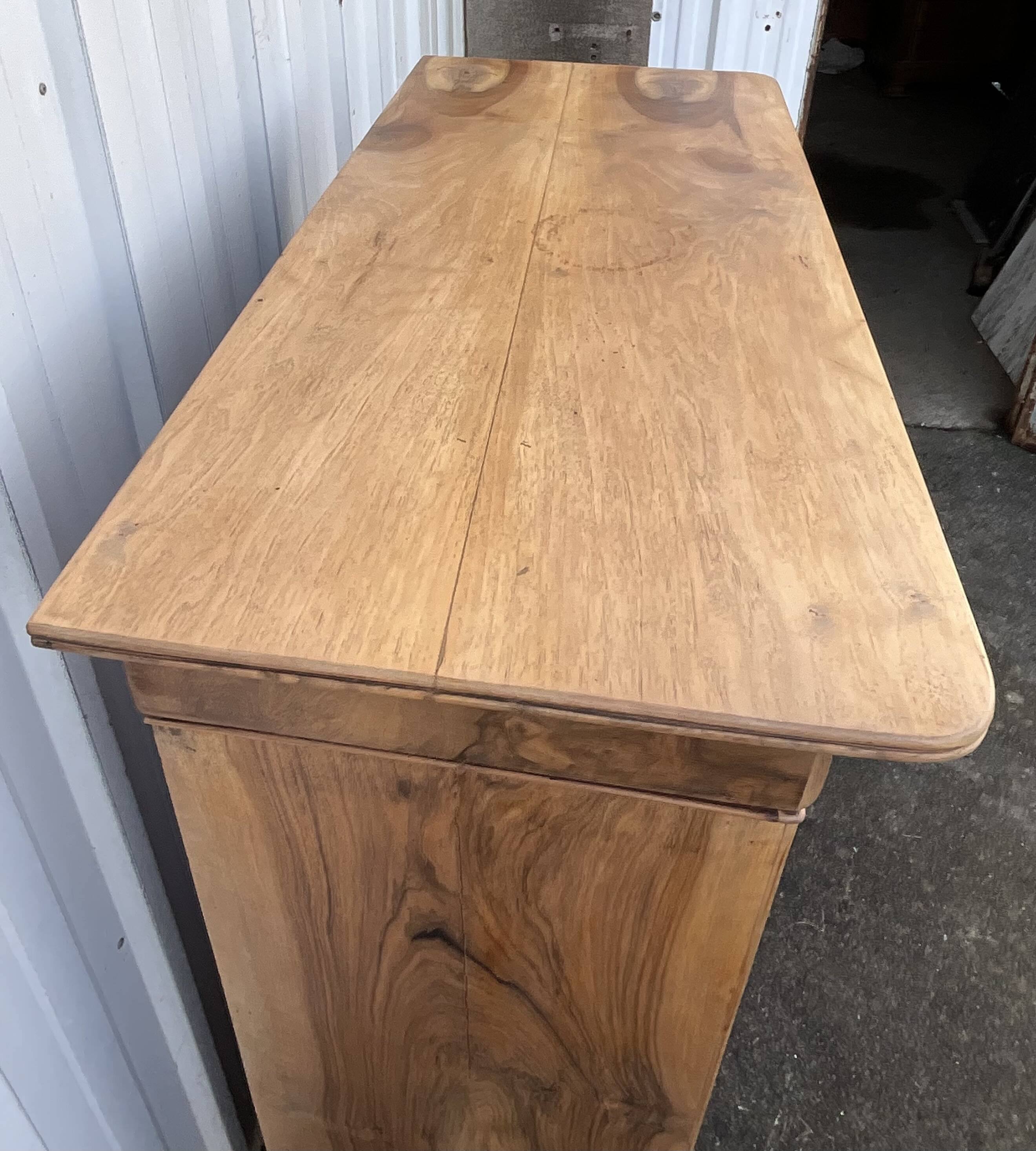 Louis-Philippe secretary, mid-19th century, in walnut burl.