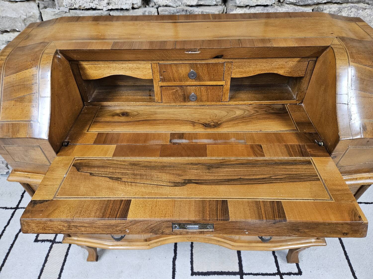 Scrétaire commode galbé marqueté