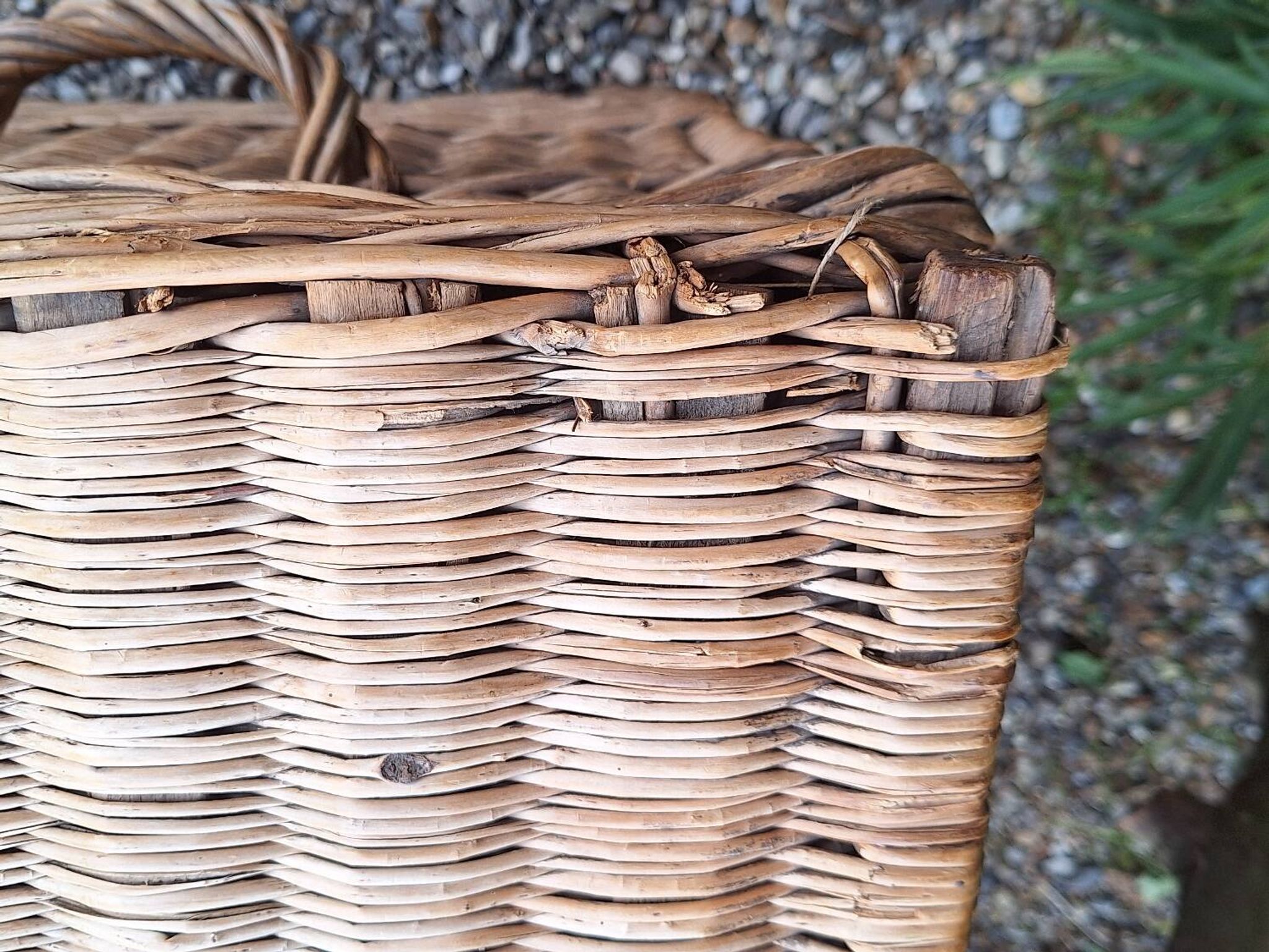 Malle, coffre en osier tressé