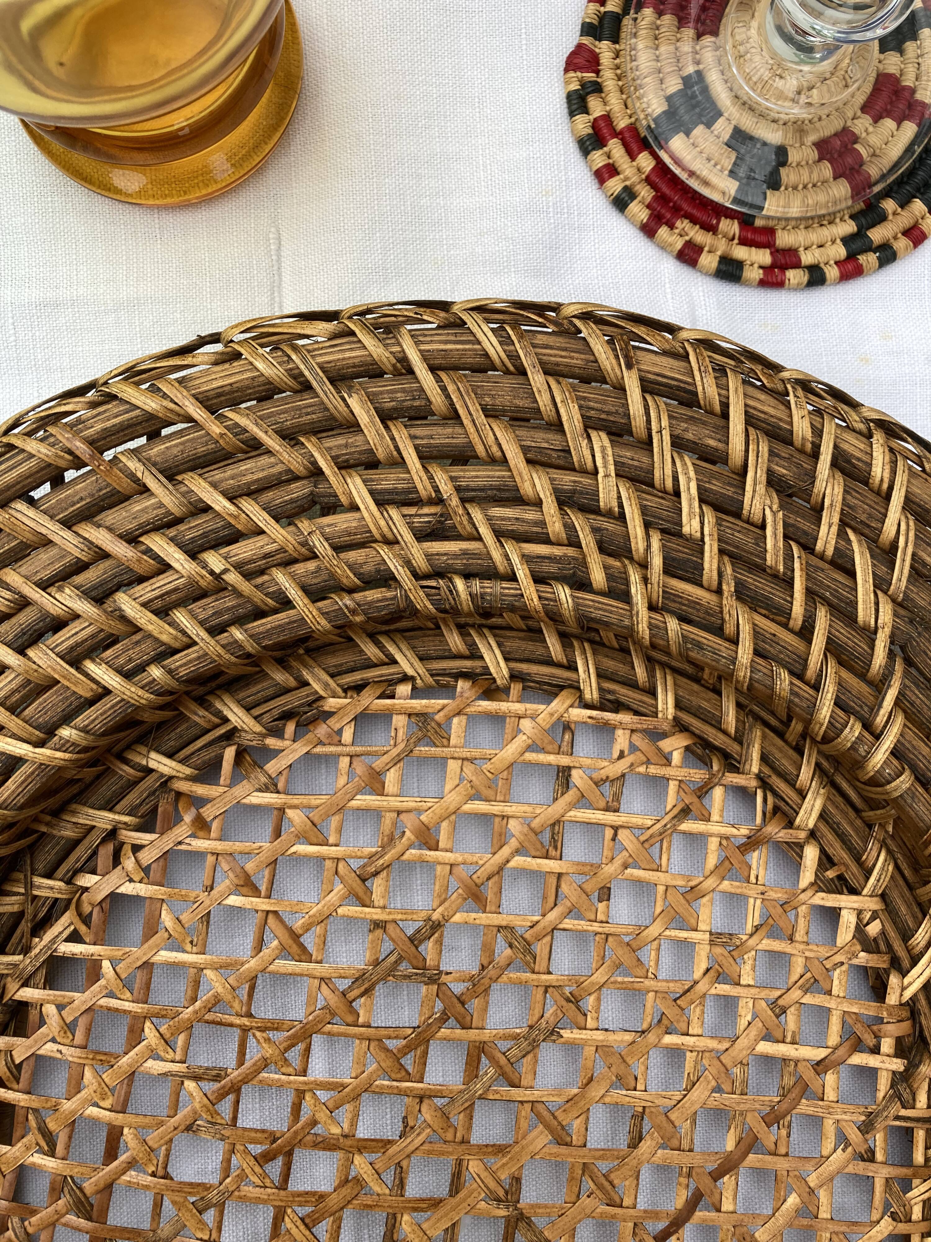 Round rattan table set / natural braided wicker