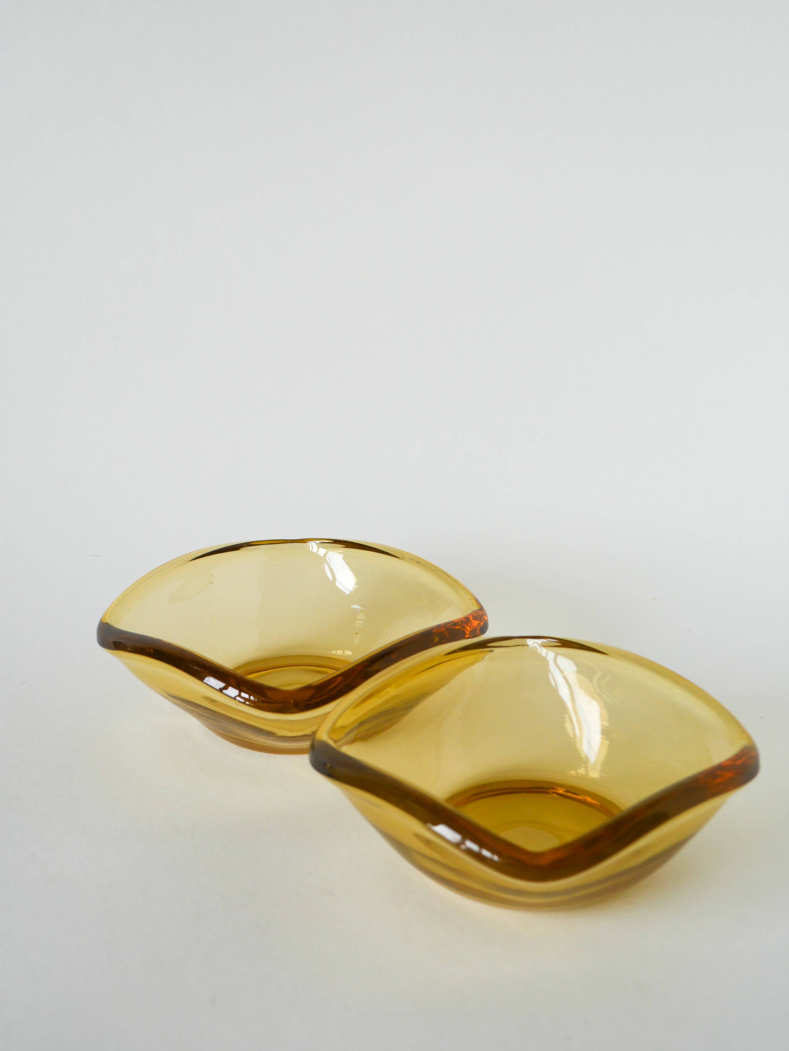 Pair of storage compartments in yellow colored glass, in the style of Murano, 1970