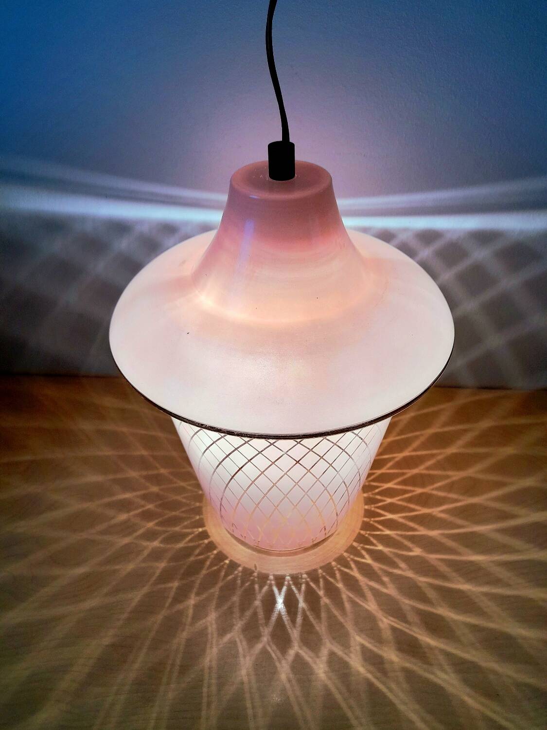 Suspension en verre sérigraphié 1950.