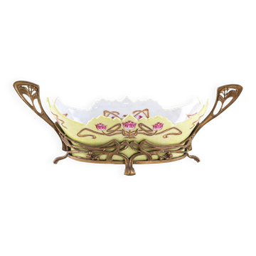 Plat en céramique Art Nouveau avec finition dorée émaillée dans un cadre en métal décoratif, européen.