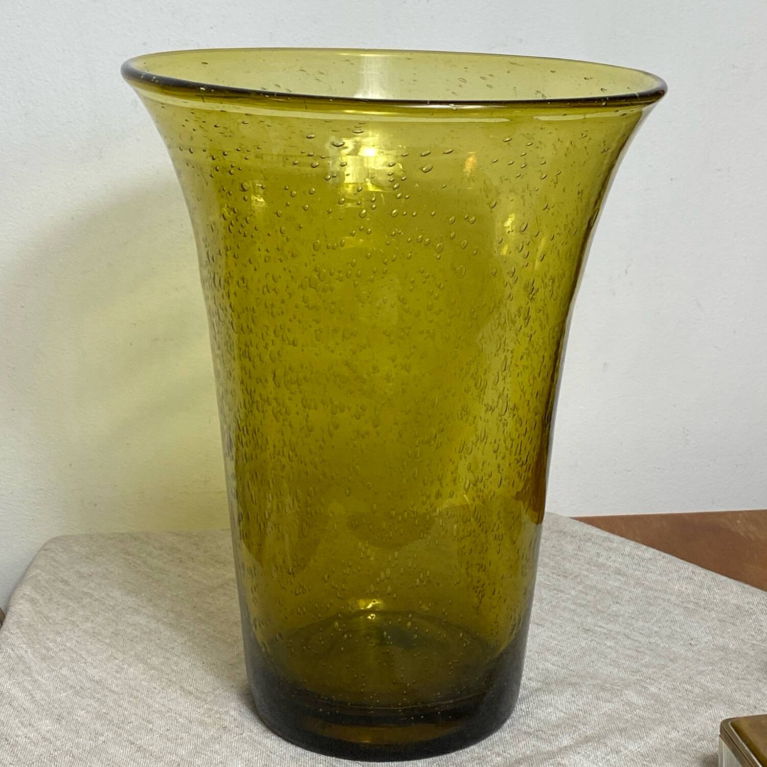 Grand vase en verre bullé et soufflé Biot