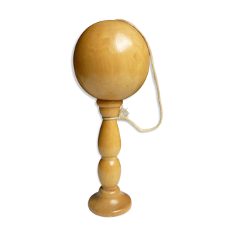 Bilboquet ancien en bois blond - années 70 - vintage et tendance