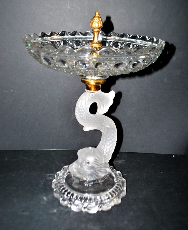 Baccarat coupe sur pied dauphin guéridon diamant pierreries en cristal signé