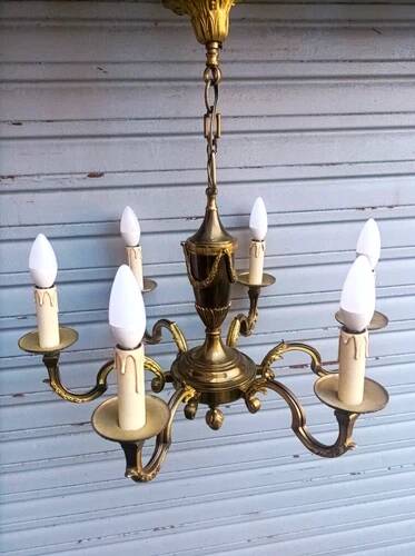 Superb 6-light chandelier in gilded bronze in Louis XVI style, in working condition.
