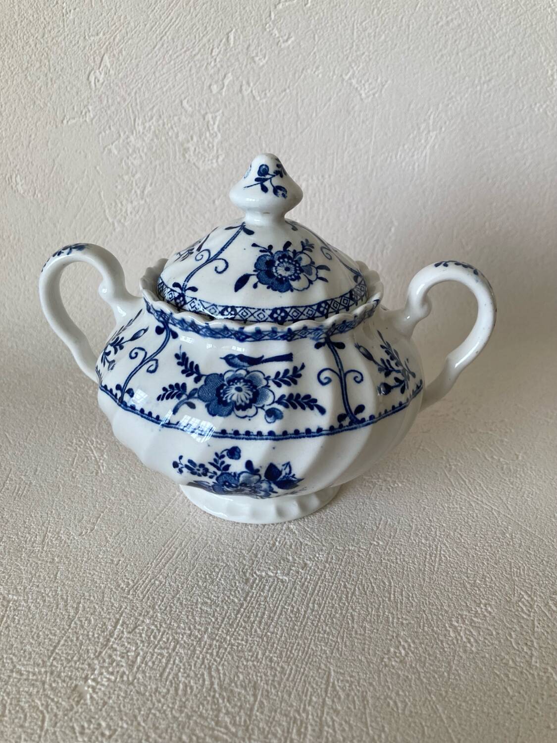 Johnson Bros English porcelain sugar bowl, Indies pattern