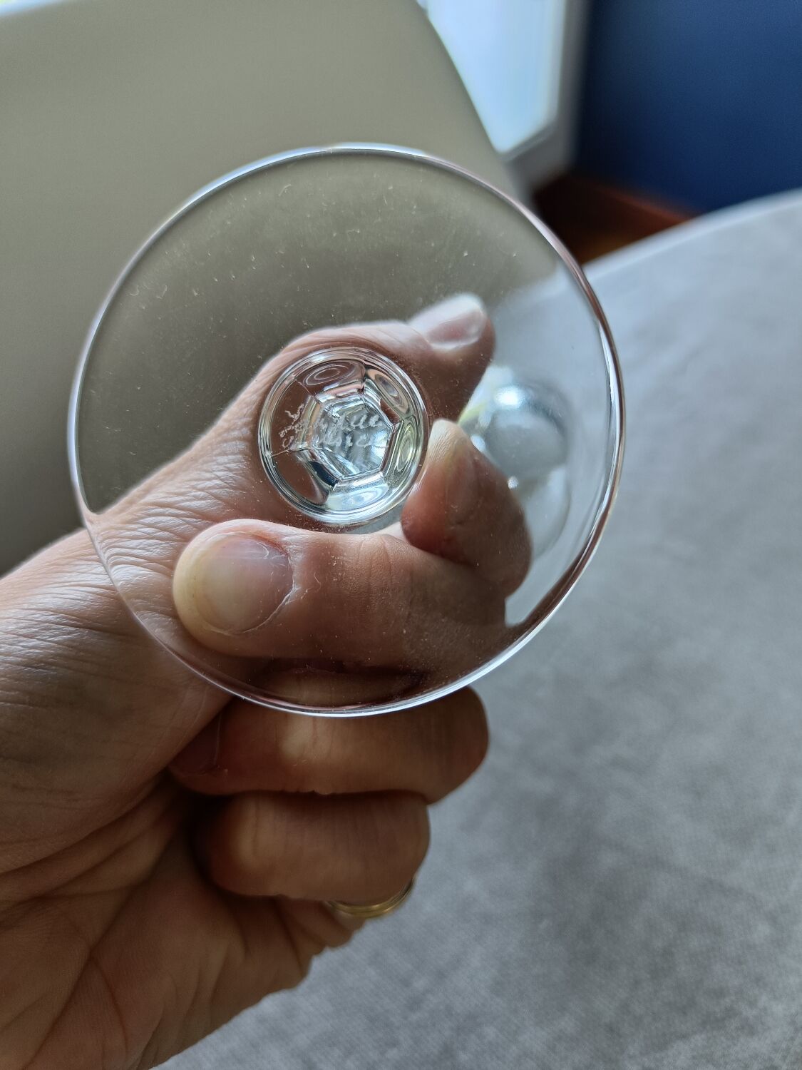 12 verres à vin Lalique modèle Tuileries