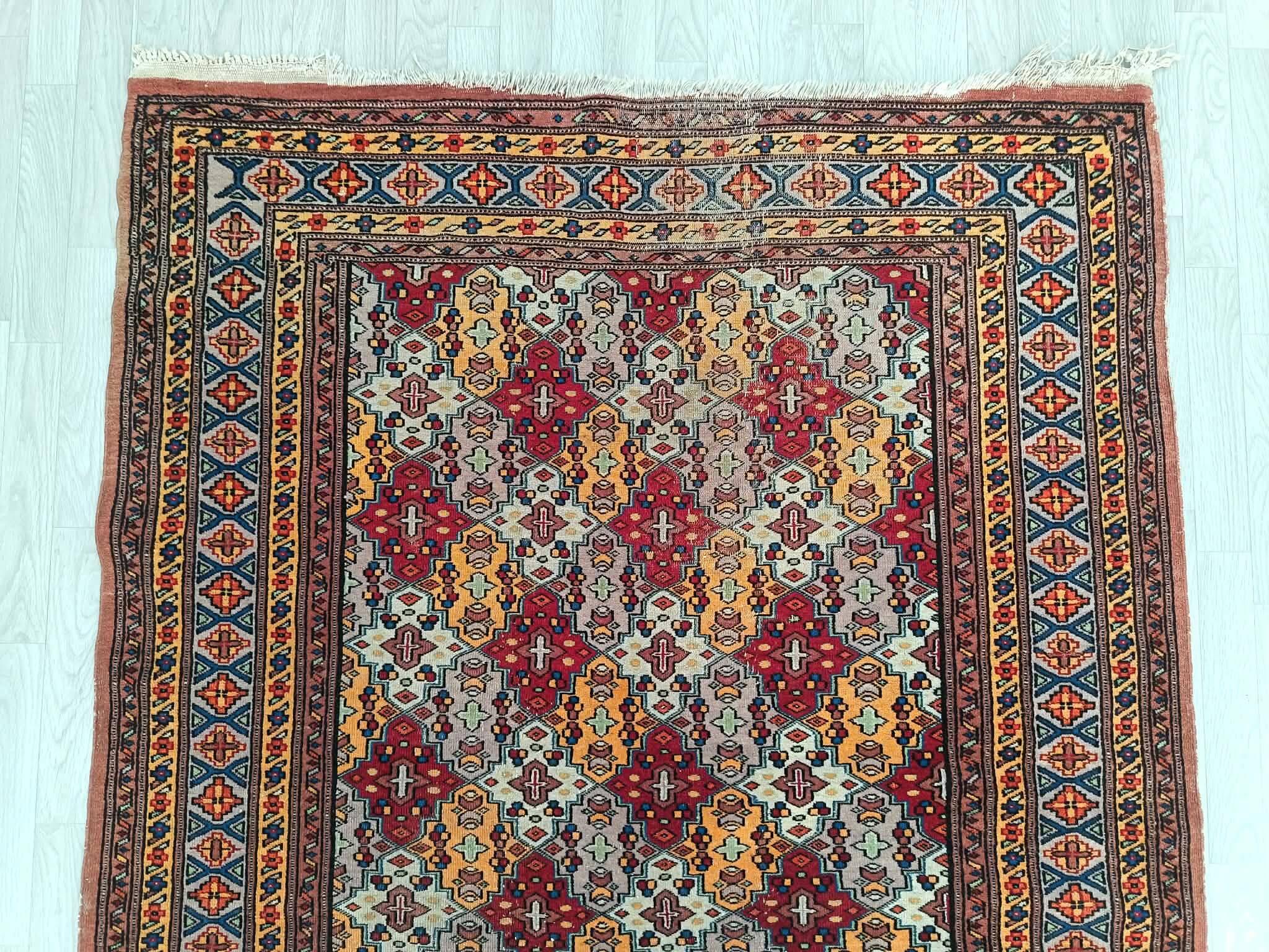 Handmade Pakistani carpet