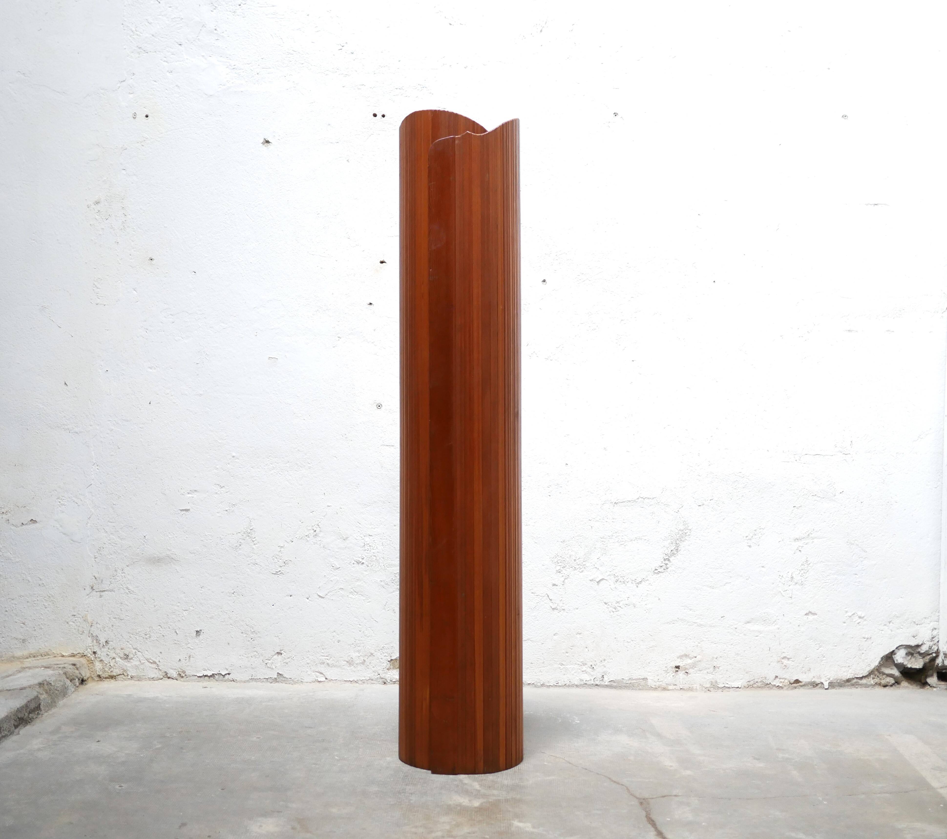 Vintage wooden screen published by snsa