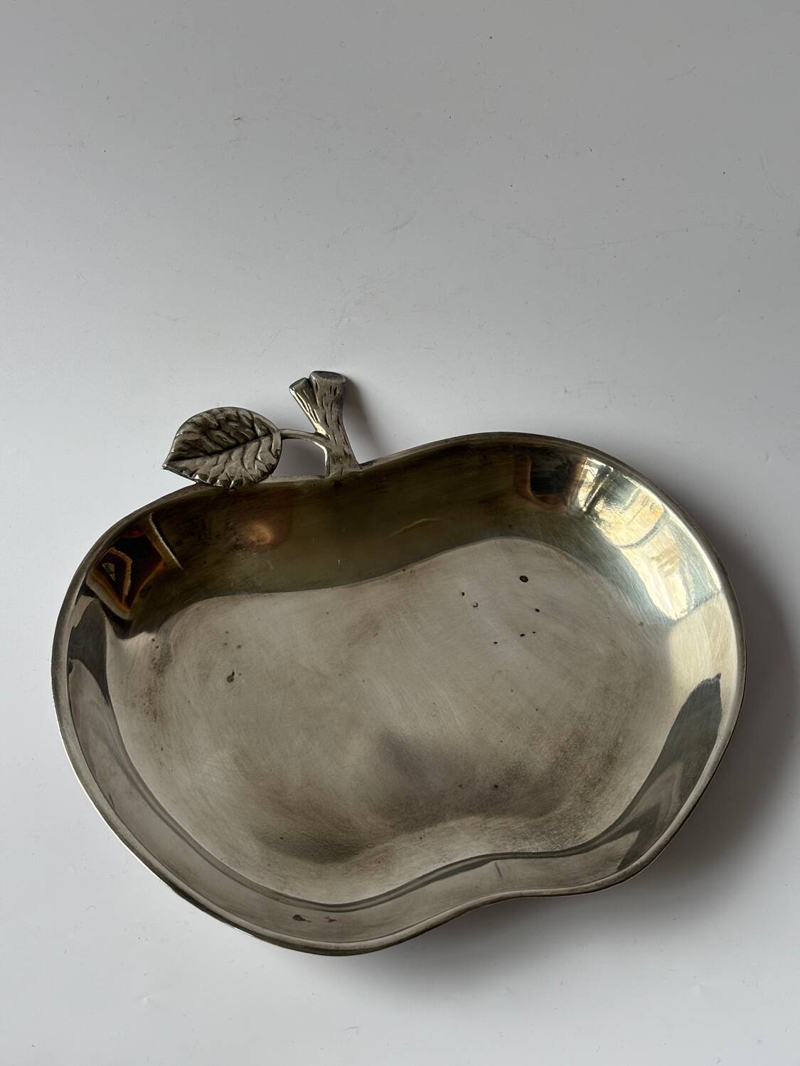 Silver metal apple pocket emptier