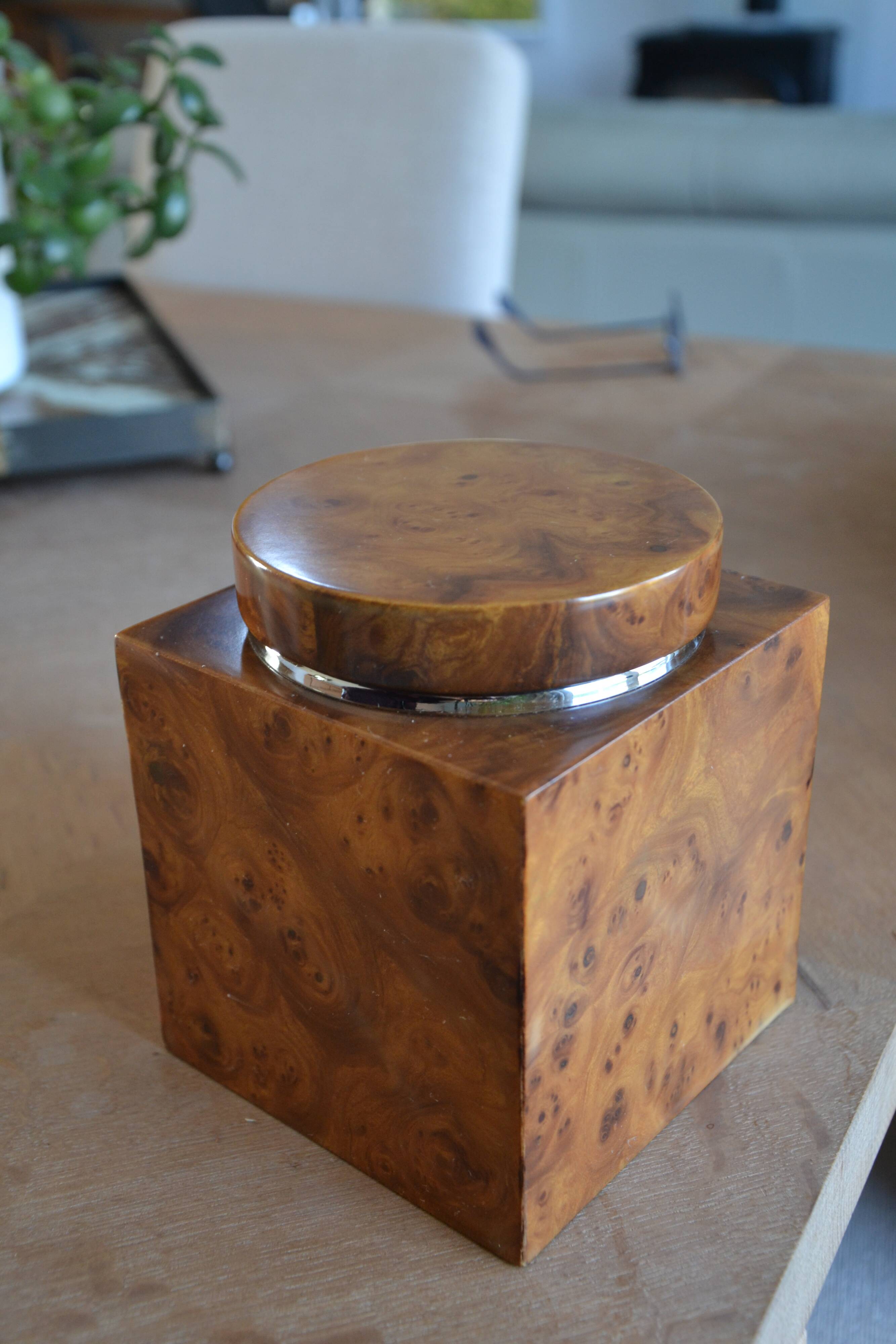 Boîte, pot à tabac en ronce de noyer