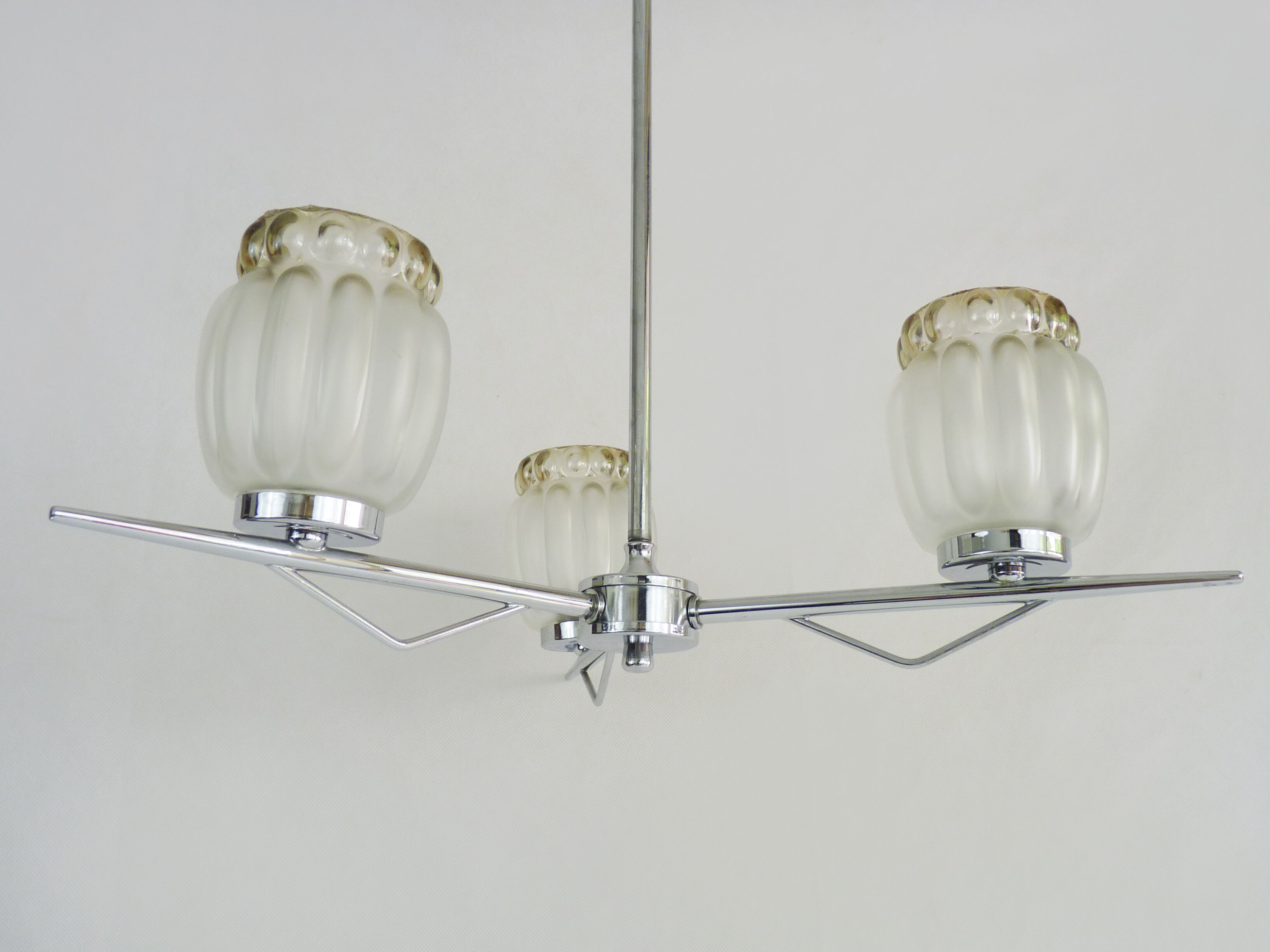 Vintage chandelier with 3 branches in chrome metal and glass globe. Year 70