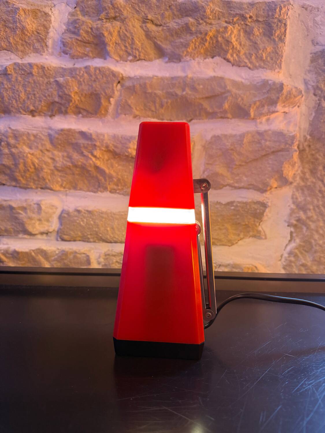 Pyramid desk lamp