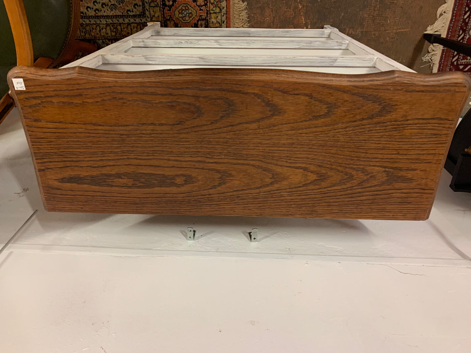 Patinated white bibus