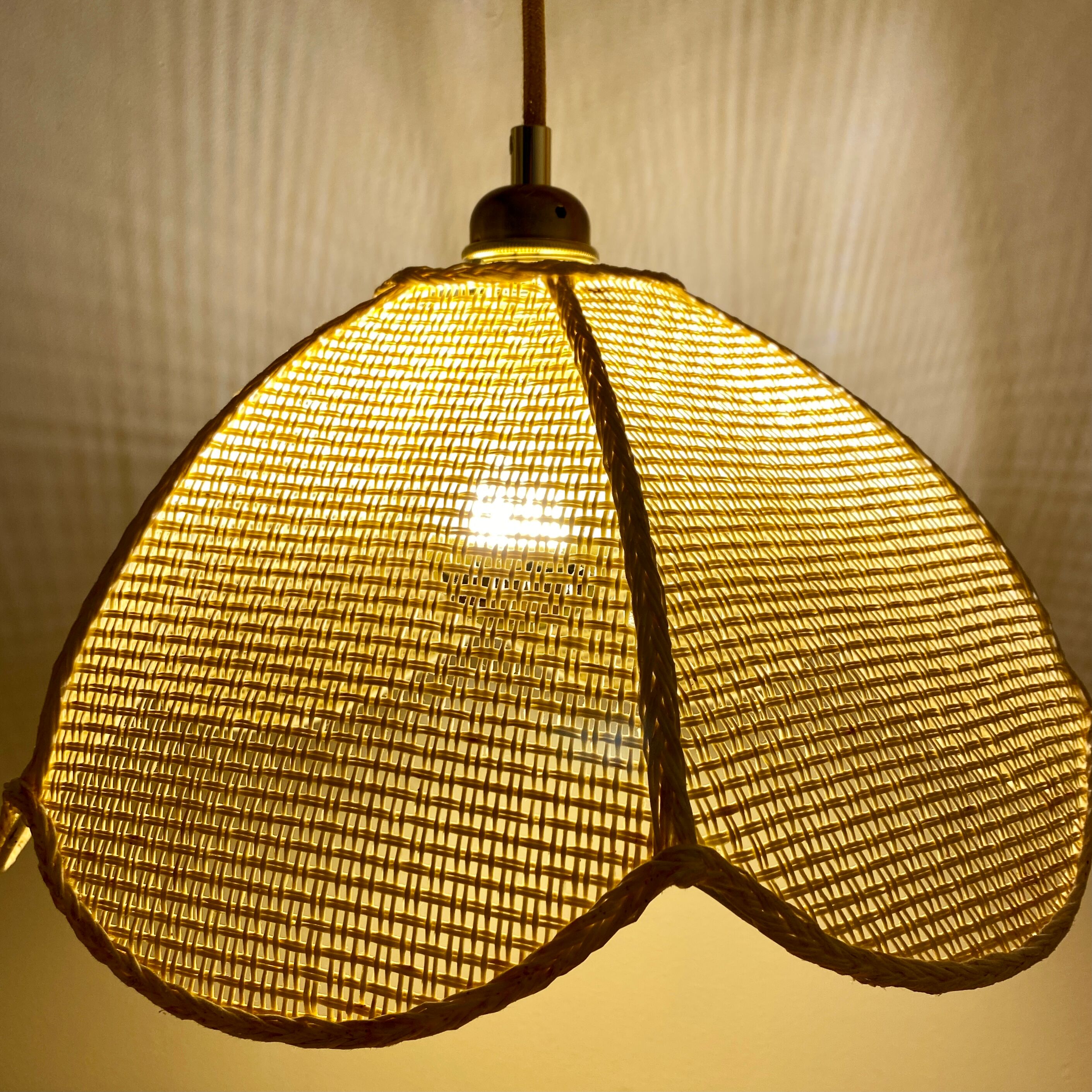 Vintage lampshade suspension