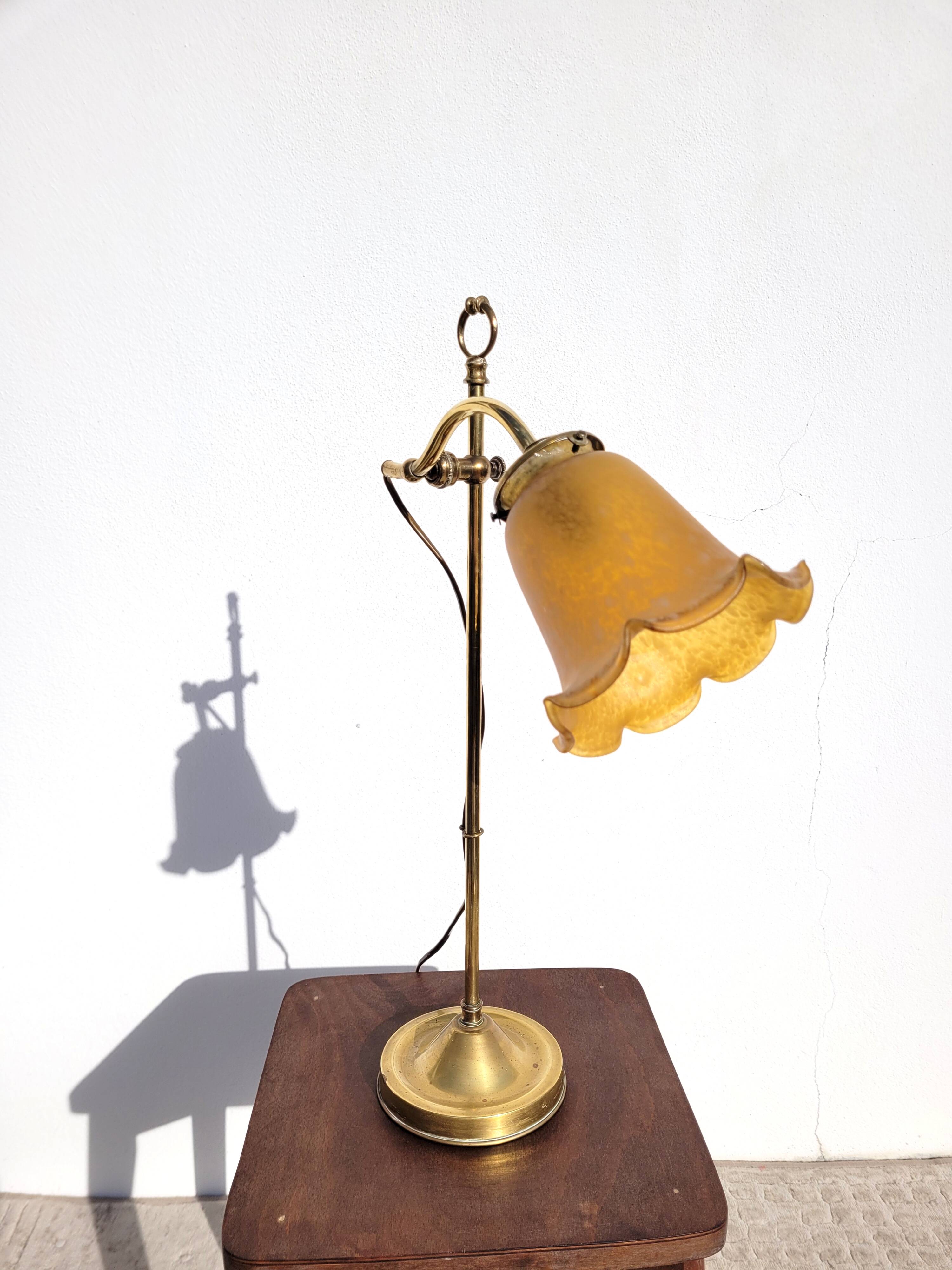 Vintage lamp with gooseneck and tulip