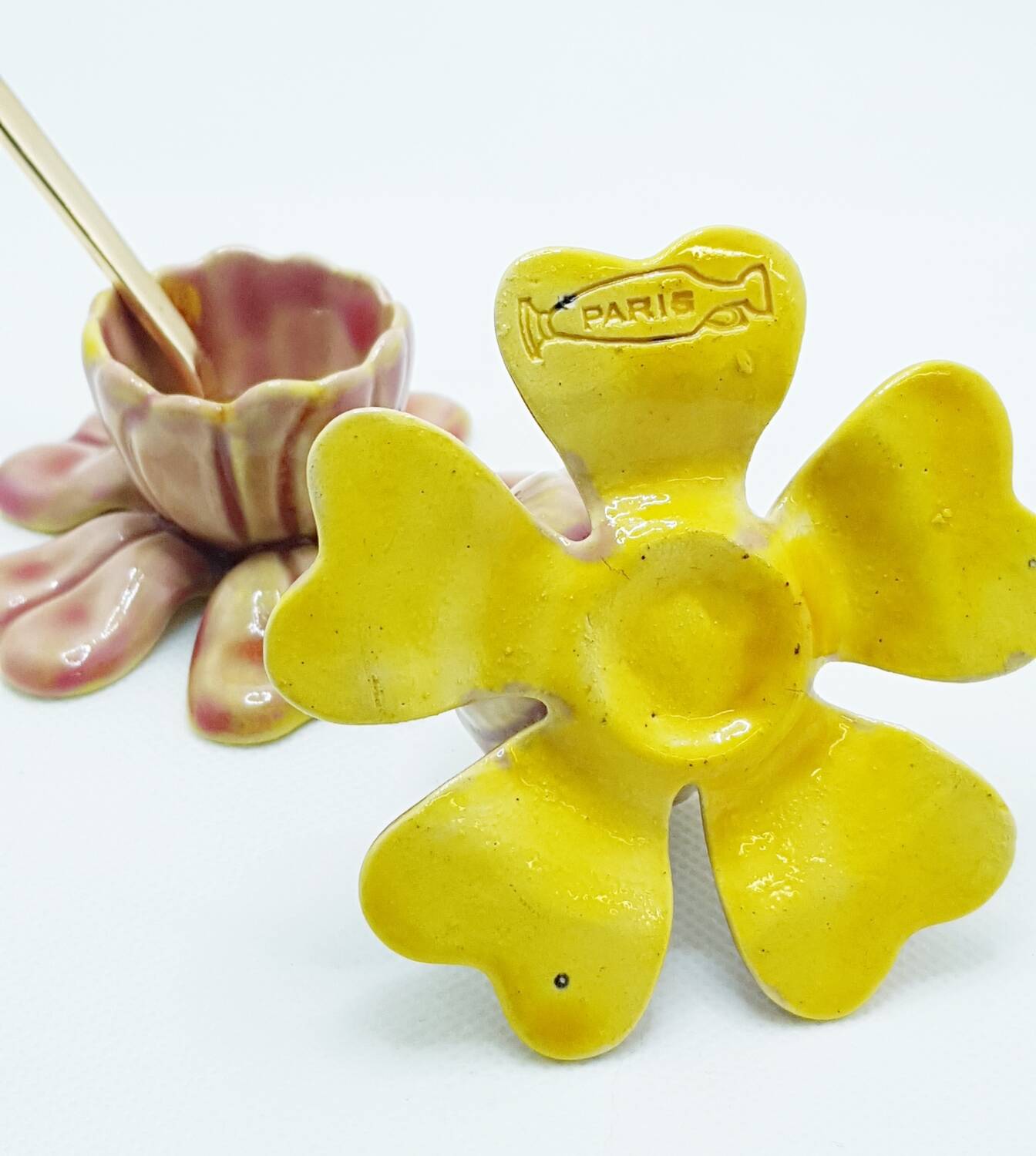 Salières fleurs en métal émaillé