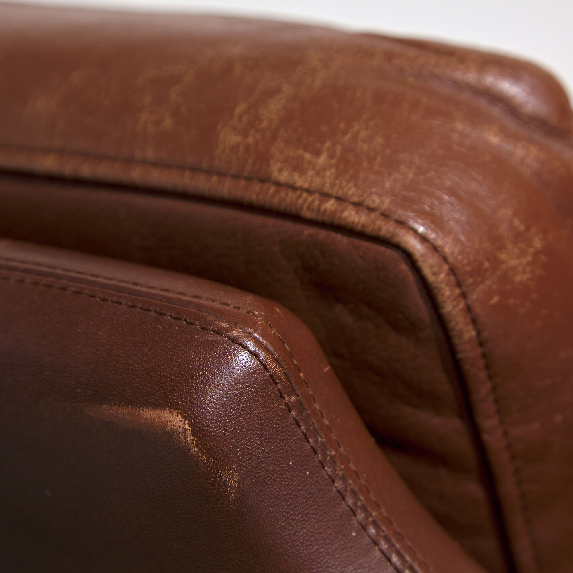 Three-seater leather sofa