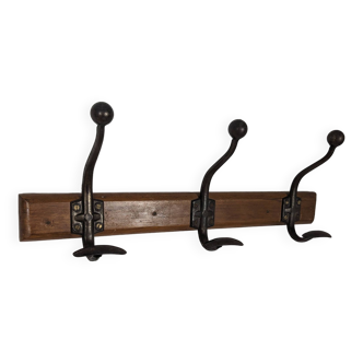 Triple coat hook in wood and forged steel