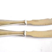Two antique service knives in silver-plated metal, pearl frieze gowe alpacca.