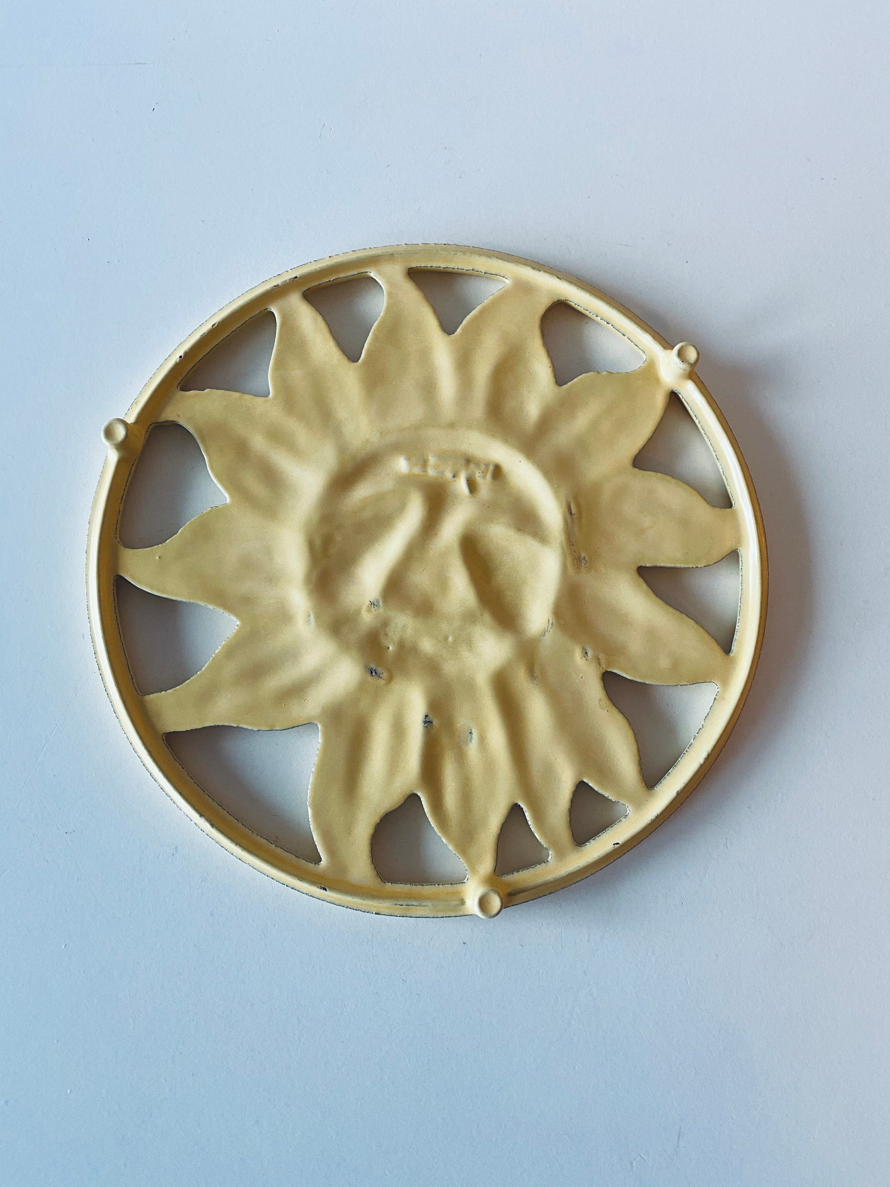 Under-the-flat cast-iron sun