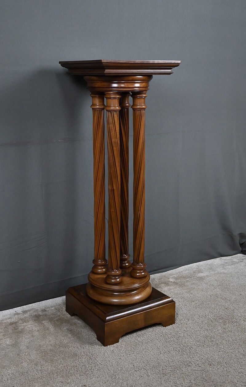 Swivelling stool in walnut, neo-Gothic style – 1900