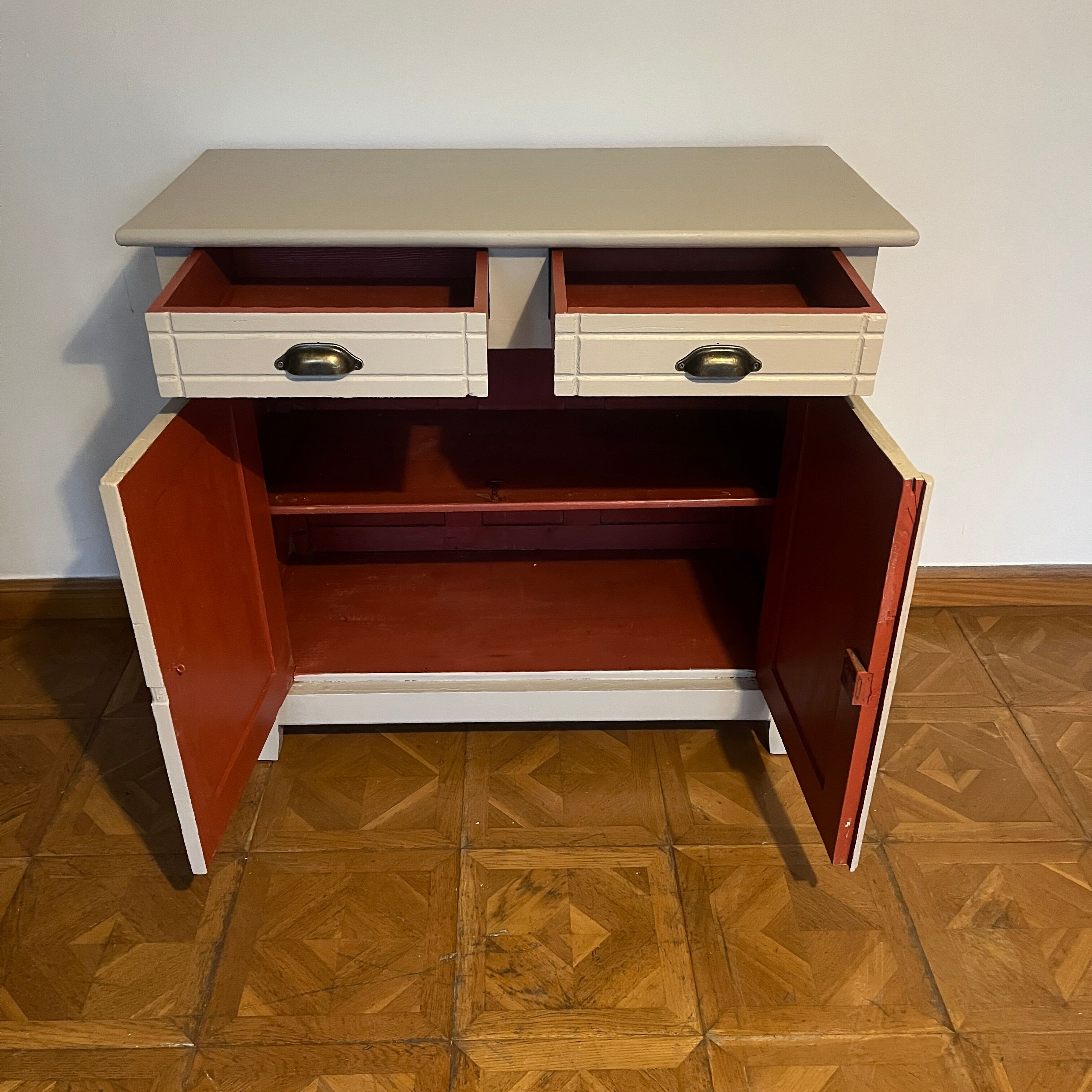 Parisian linen buffet