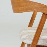 Set of 6 rustic oak wood dining chairs in safari beige.
