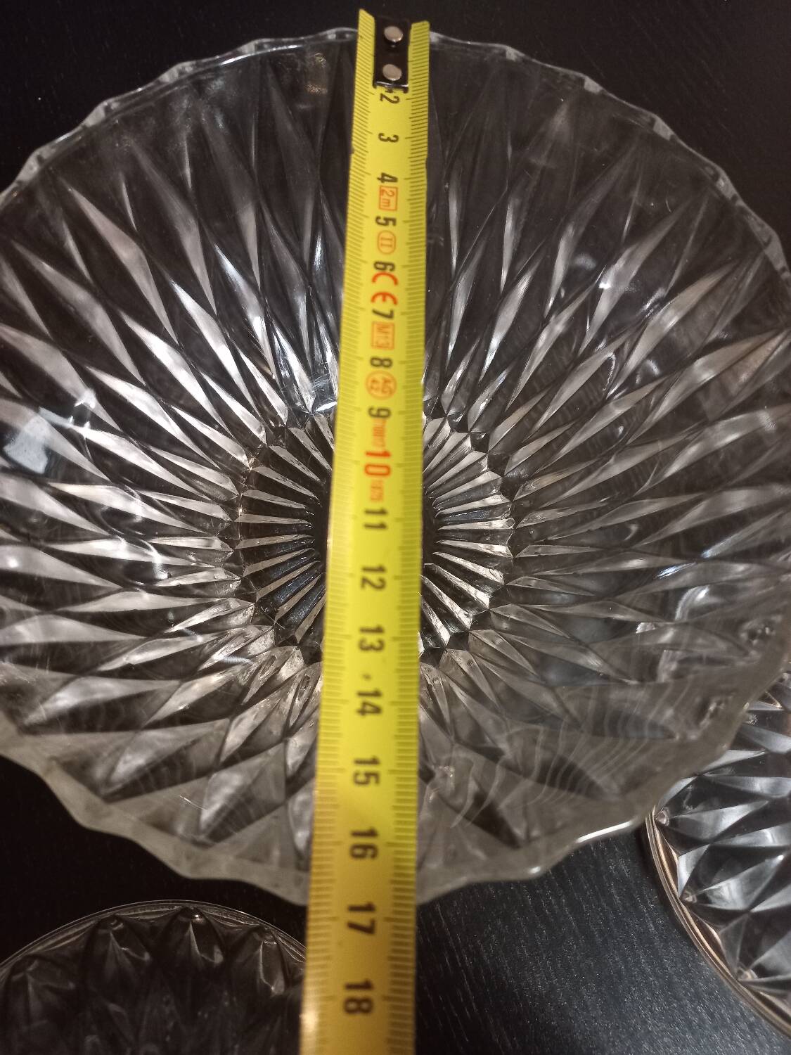 Service 3 salad bowls and Duralex cups