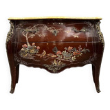 Curved lacquer chest of drawers with Chinese decoration