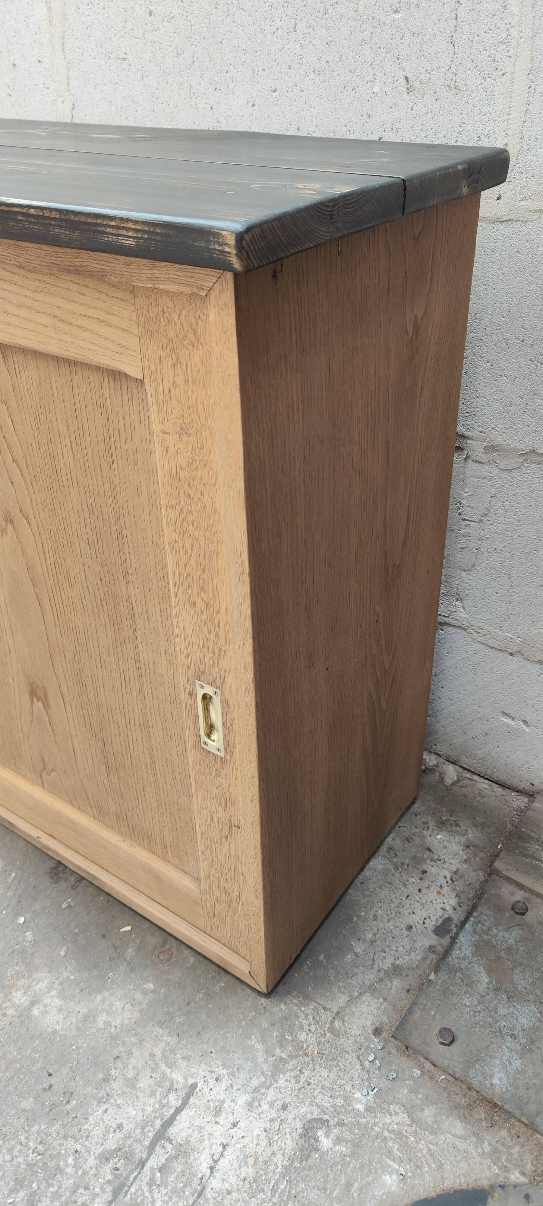 Old rear oak counter unit with two sliding doors