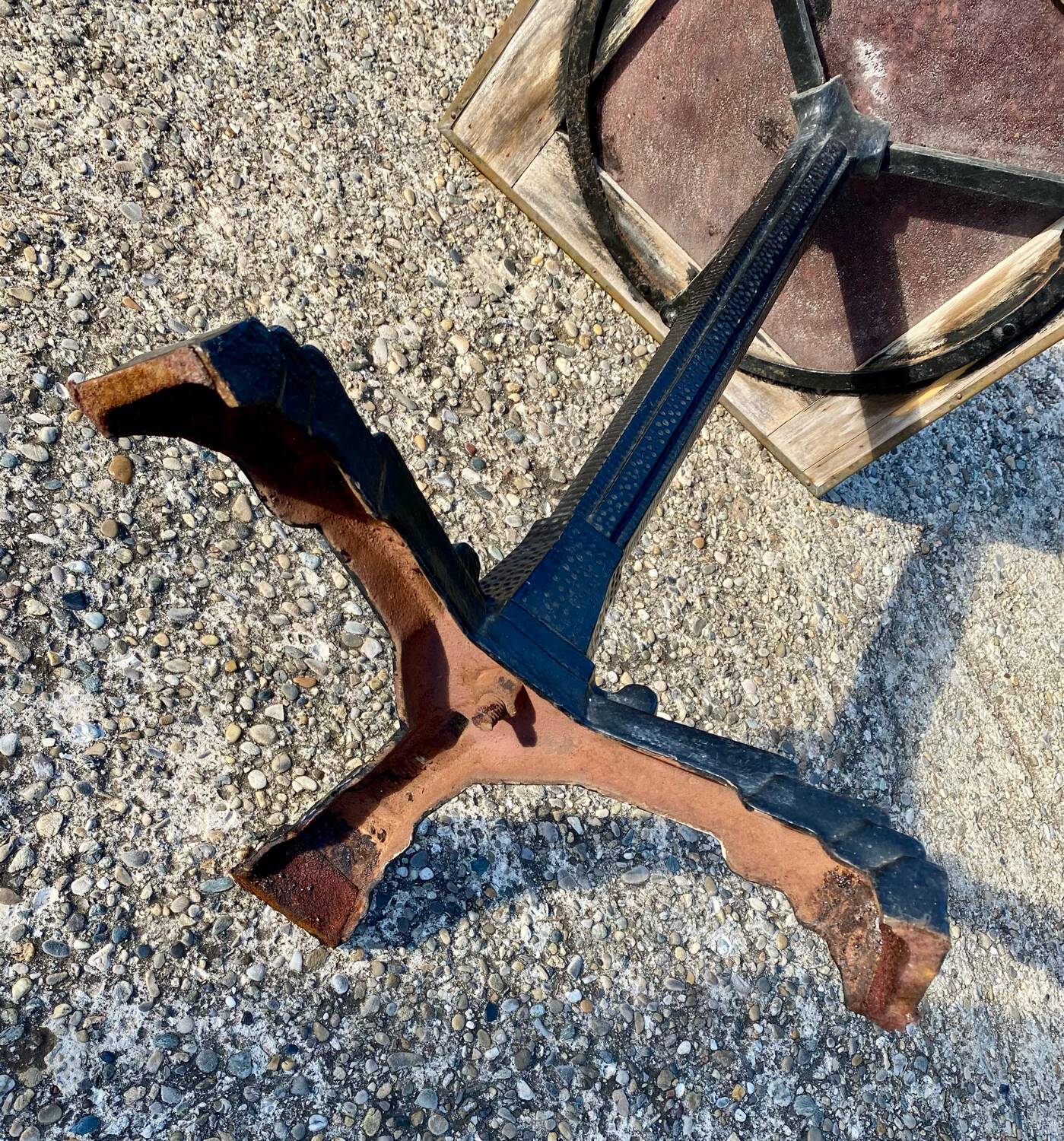 Bistro table in cast iron